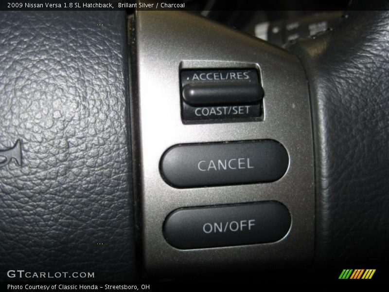 Brillant Silver / Charcoal 2009 Nissan Versa 1.8 SL Hatchback