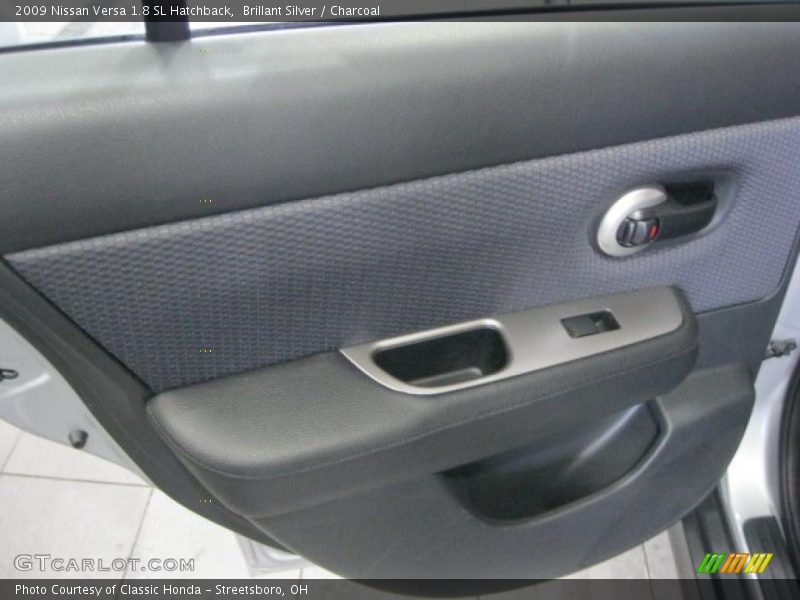 Brillant Silver / Charcoal 2009 Nissan Versa 1.8 SL Hatchback