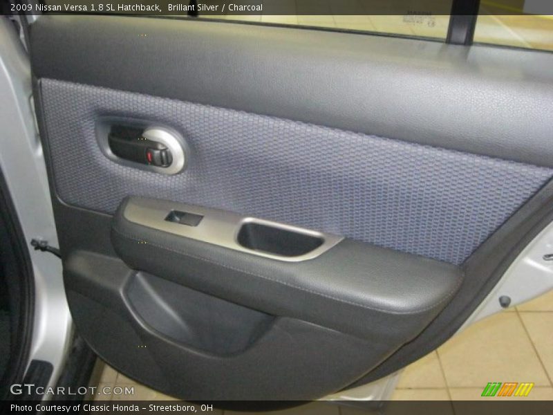 Brillant Silver / Charcoal 2009 Nissan Versa 1.8 SL Hatchback