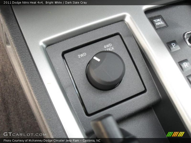 Bright White / Dark Slate Gray 2011 Dodge Nitro Heat 4x4