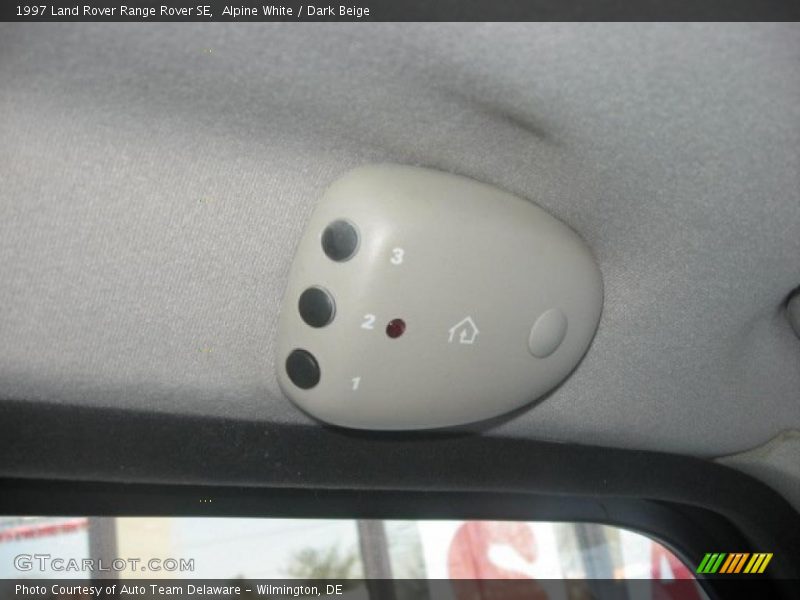 Alpine White / Dark Beige 1997 Land Rover Range Rover SE