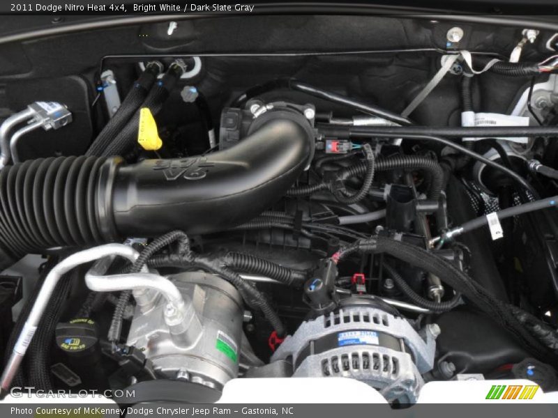 Bright White / Dark Slate Gray 2011 Dodge Nitro Heat 4x4