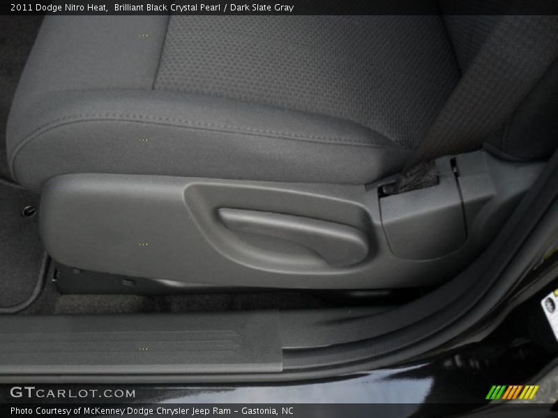 Brilliant Black Crystal Pearl / Dark Slate Gray 2011 Dodge Nitro Heat