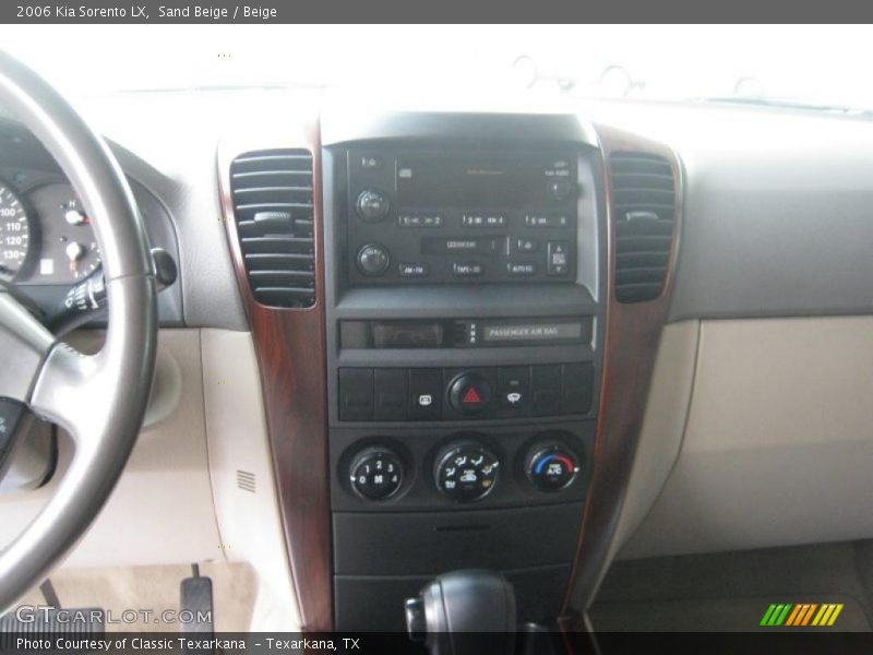Sand Beige / Beige 2006 Kia Sorento LX