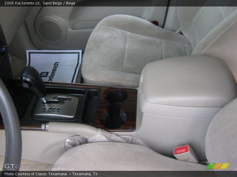 Sand Beige / Beige 2006 Kia Sorento LX
