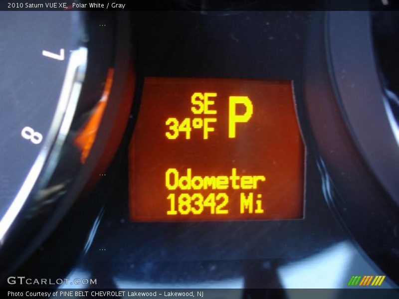 Polar White / Gray 2010 Saturn VUE XE