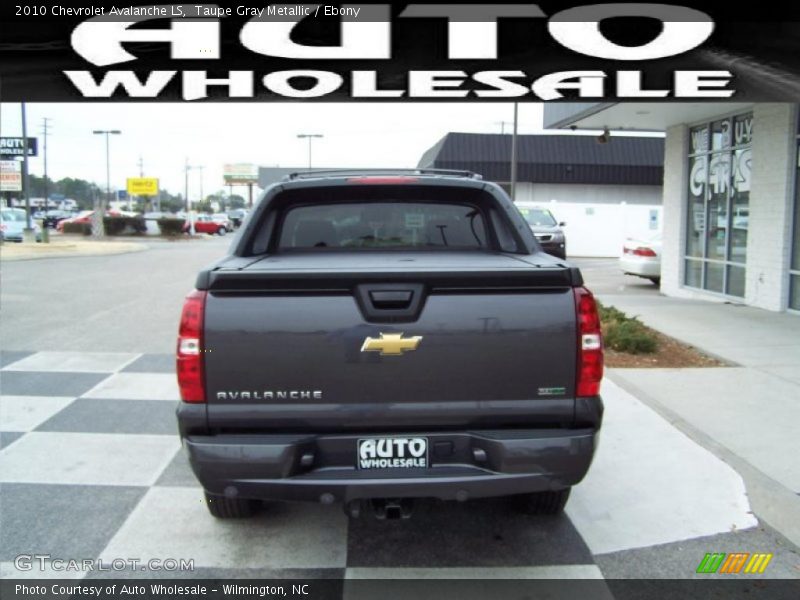 Taupe Gray Metallic / Ebony 2010 Chevrolet Avalanche LS