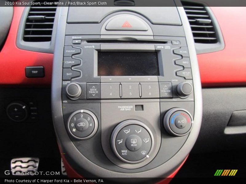 Clear White / Red/Black Sport Cloth 2010 Kia Soul Sport