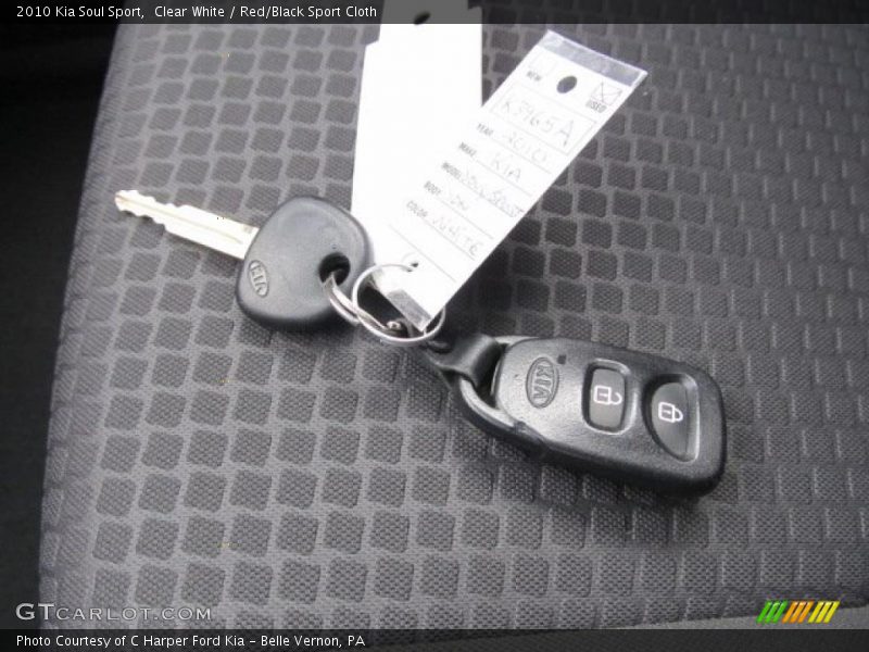 Clear White / Red/Black Sport Cloth 2010 Kia Soul Sport