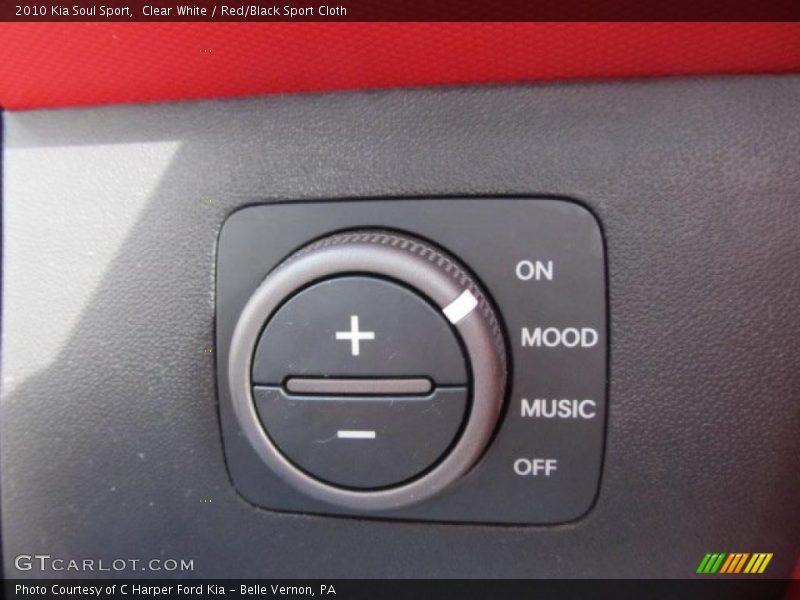 Clear White / Red/Black Sport Cloth 2010 Kia Soul Sport