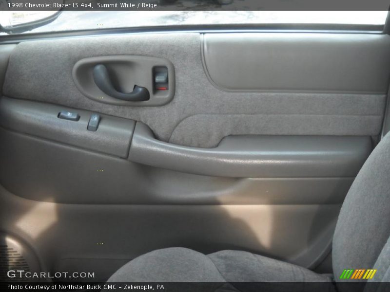 Summit White / Beige 1998 Chevrolet Blazer LS 4x4