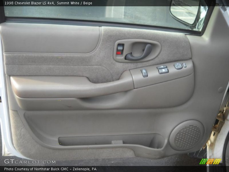 Summit White / Beige 1998 Chevrolet Blazer LS 4x4