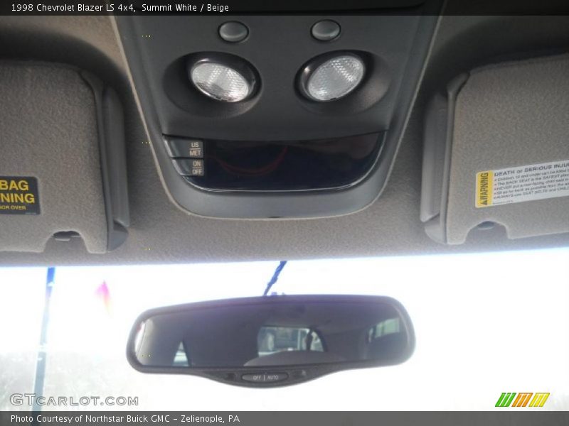 Summit White / Beige 1998 Chevrolet Blazer LS 4x4