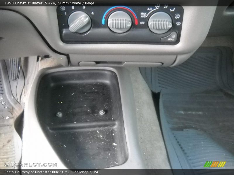 Summit White / Beige 1998 Chevrolet Blazer LS 4x4
