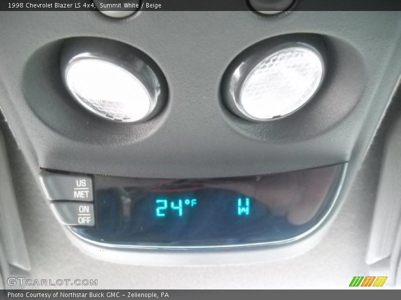 Summit White / Beige 1998 Chevrolet Blazer LS 4x4