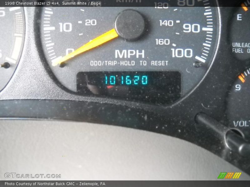Summit White / Beige 1998 Chevrolet Blazer LS 4x4