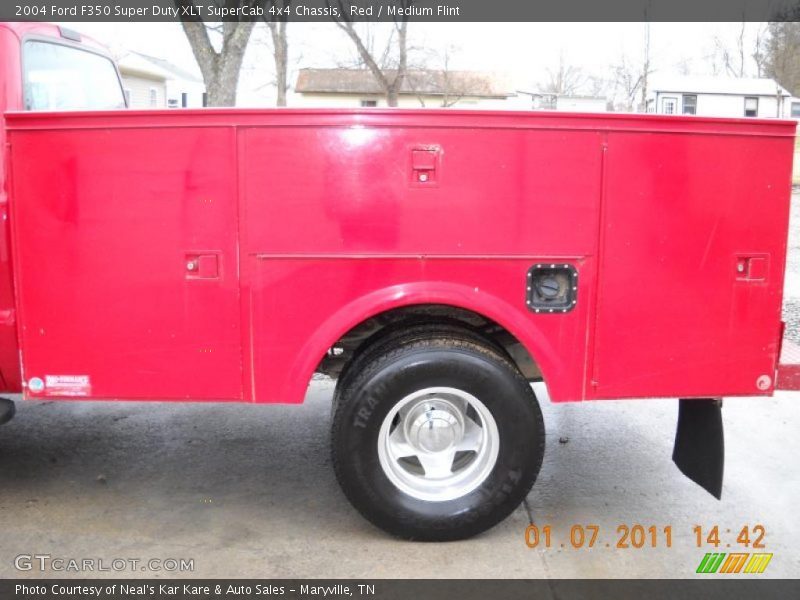 Red / Medium Flint 2004 Ford F350 Super Duty XLT SuperCab 4x4 Chassis