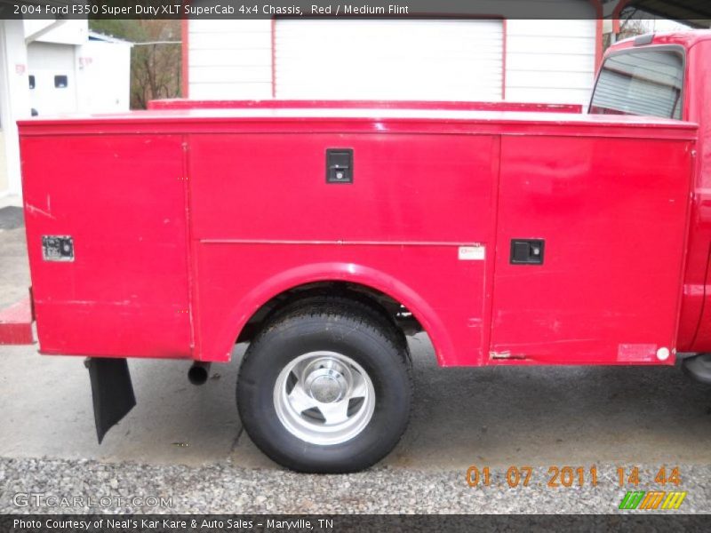 Red / Medium Flint 2004 Ford F350 Super Duty XLT SuperCab 4x4 Chassis