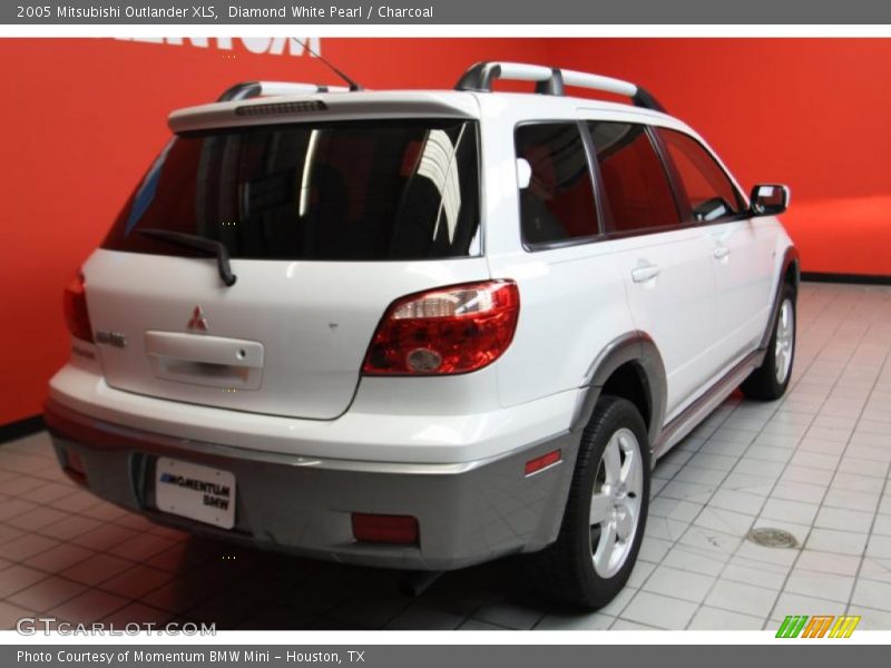 Diamond White Pearl / Charcoal 2005 Mitsubishi Outlander XLS