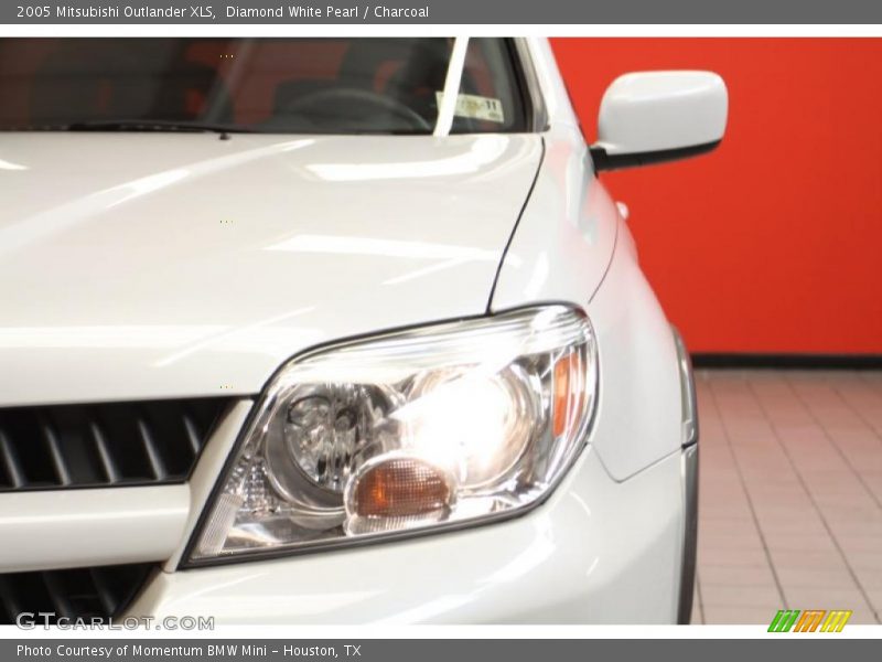 Diamond White Pearl / Charcoal 2005 Mitsubishi Outlander XLS