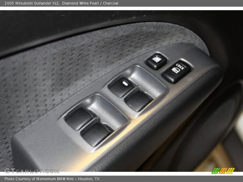 Diamond White Pearl / Charcoal 2005 Mitsubishi Outlander XLS