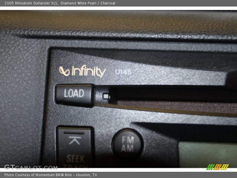 Diamond White Pearl / Charcoal 2005 Mitsubishi Outlander XLS
