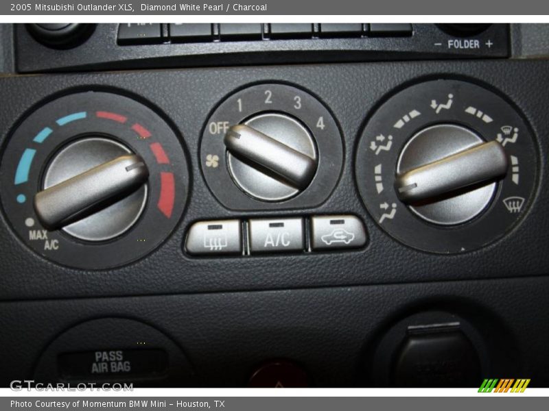Diamond White Pearl / Charcoal 2005 Mitsubishi Outlander XLS