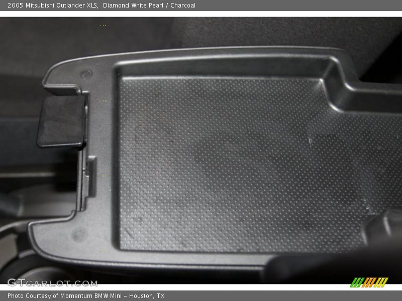Diamond White Pearl / Charcoal 2005 Mitsubishi Outlander XLS