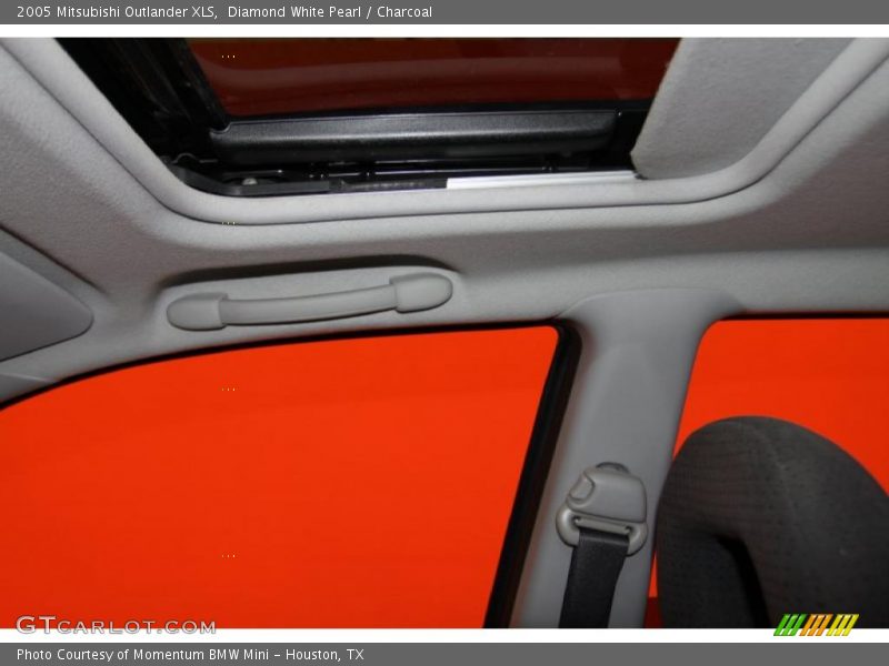 Diamond White Pearl / Charcoal 2005 Mitsubishi Outlander XLS
