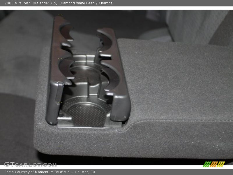Diamond White Pearl / Charcoal 2005 Mitsubishi Outlander XLS