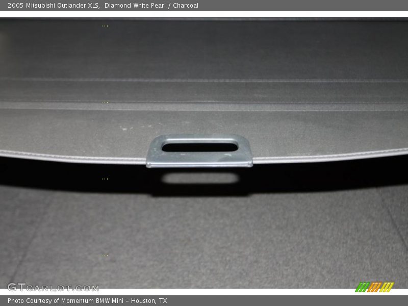 Diamond White Pearl / Charcoal 2005 Mitsubishi Outlander XLS