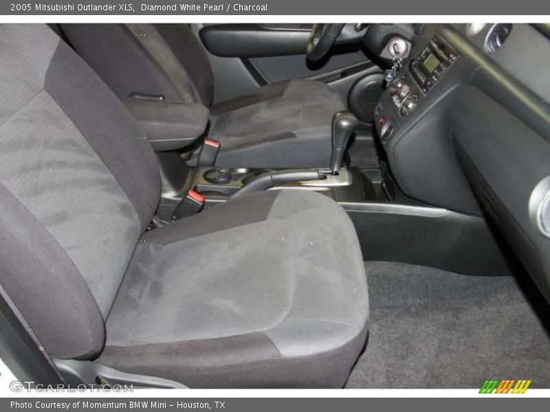 Diamond White Pearl / Charcoal 2005 Mitsubishi Outlander XLS