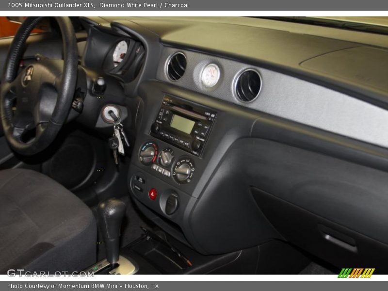 Diamond White Pearl / Charcoal 2005 Mitsubishi Outlander XLS