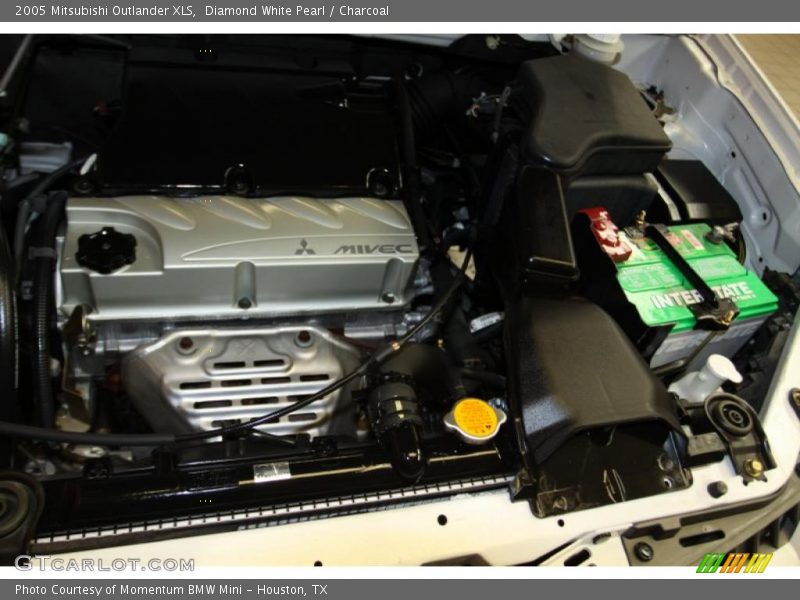 Diamond White Pearl / Charcoal 2005 Mitsubishi Outlander XLS