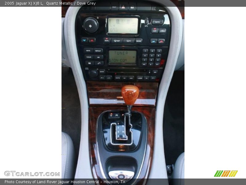 Controls of 2005 XJ XJ8 L