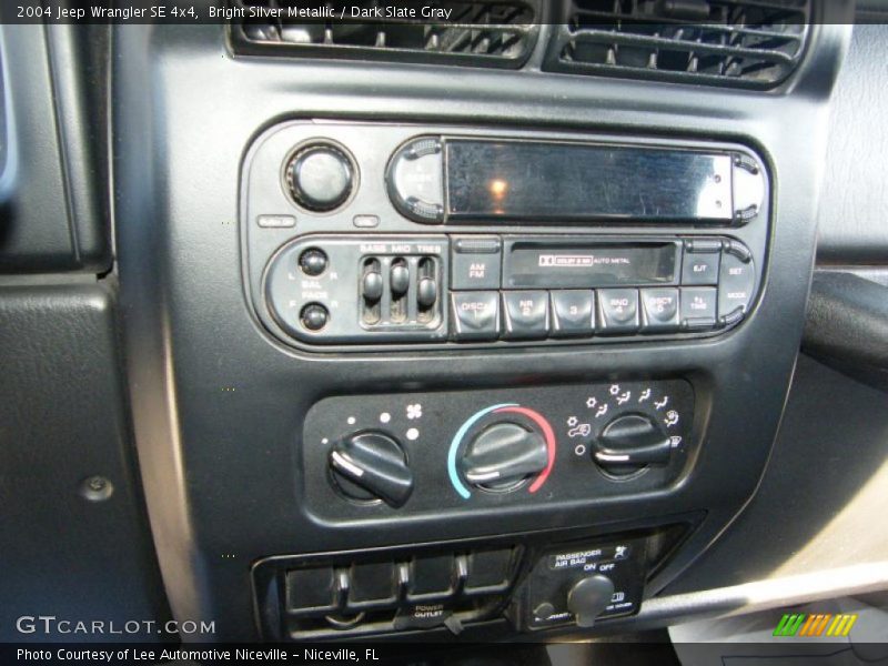 Bright Silver Metallic / Dark Slate Gray 2004 Jeep Wrangler SE 4x4