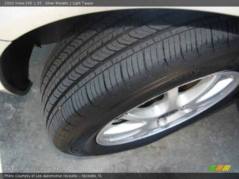 Silver Metallic / Light Taupe 2003 Volvo S40 1.9T