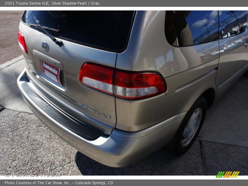 Silver Shadow Pearl / Gray 2001 Toyota Sienna XLE