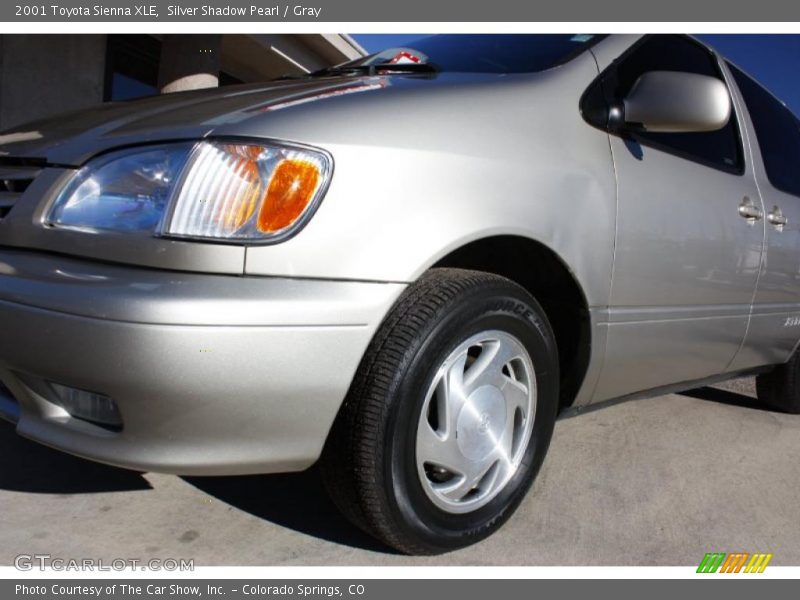 Silver Shadow Pearl / Gray 2001 Toyota Sienna XLE