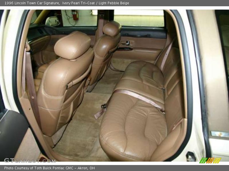 Ivory Pearl Tri-Coat / Light Pebble Beige 1996 Lincoln Town Car Signature