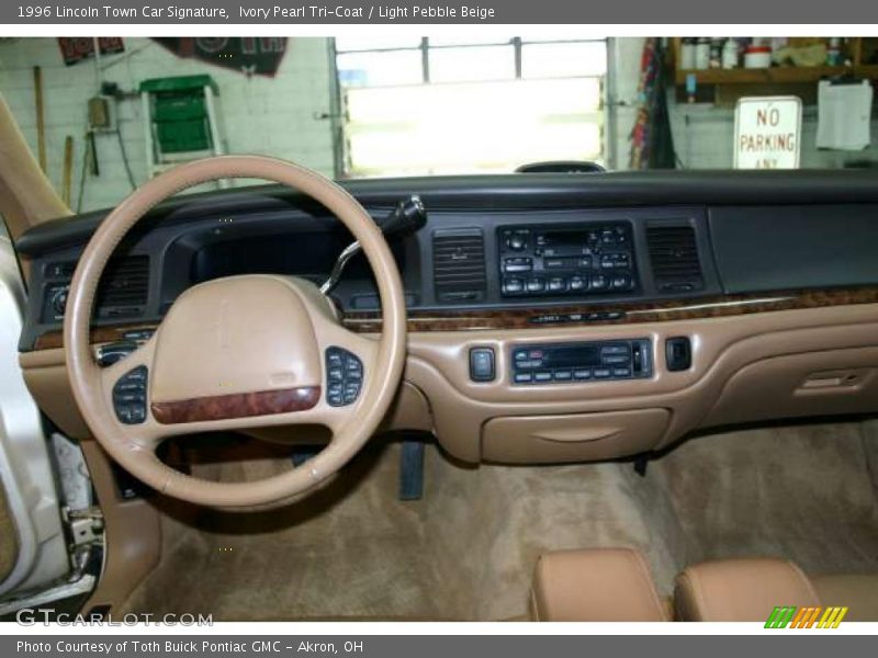 Ivory Pearl Tri-Coat / Light Pebble Beige 1996 Lincoln Town Car Signature