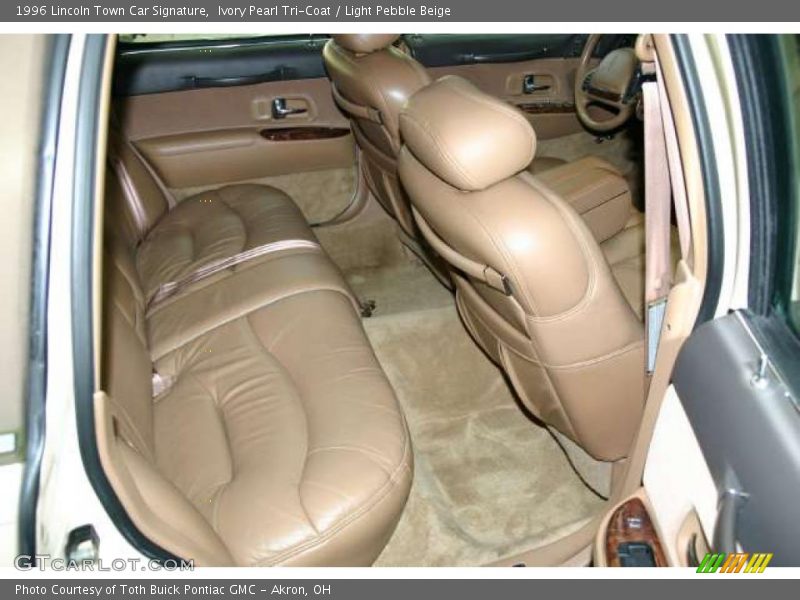 Ivory Pearl Tri-Coat / Light Pebble Beige 1996 Lincoln Town Car Signature