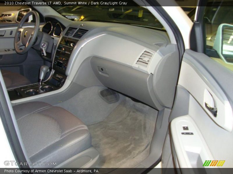 Summit White / Dark Gray/Light Gray 2010 Chevrolet Traverse LT AWD