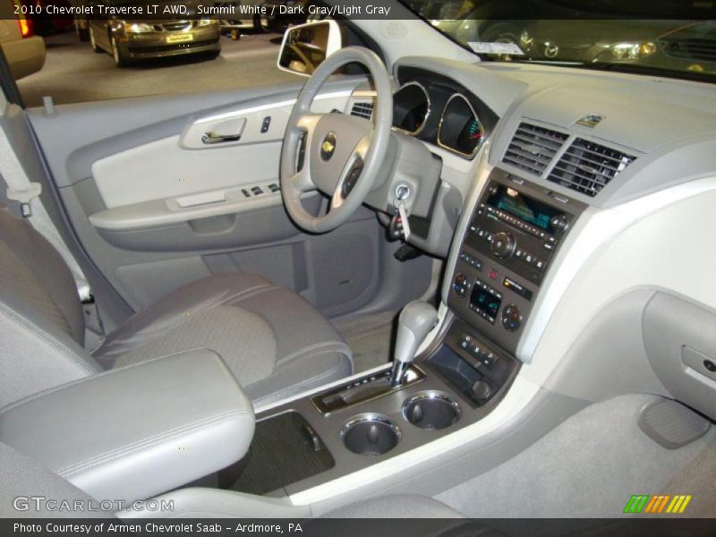 Summit White / Dark Gray/Light Gray 2010 Chevrolet Traverse LT AWD