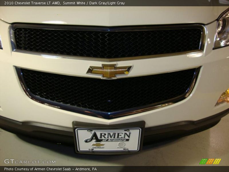 Summit White / Dark Gray/Light Gray 2010 Chevrolet Traverse LT AWD