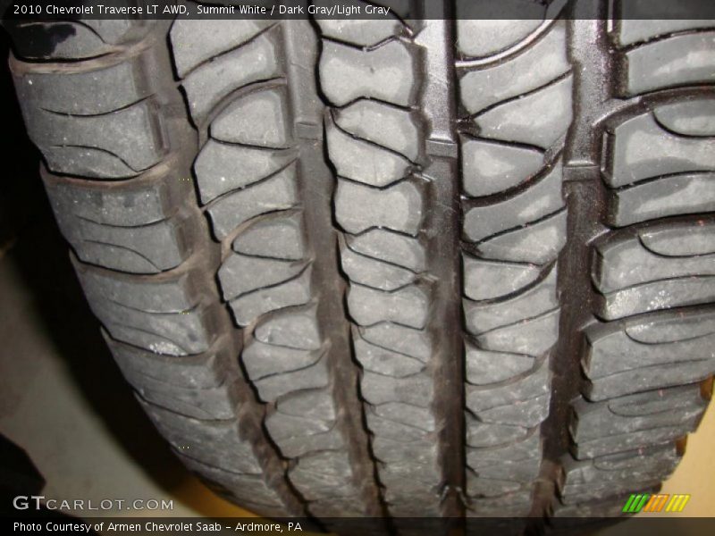 Summit White / Dark Gray/Light Gray 2010 Chevrolet Traverse LT AWD