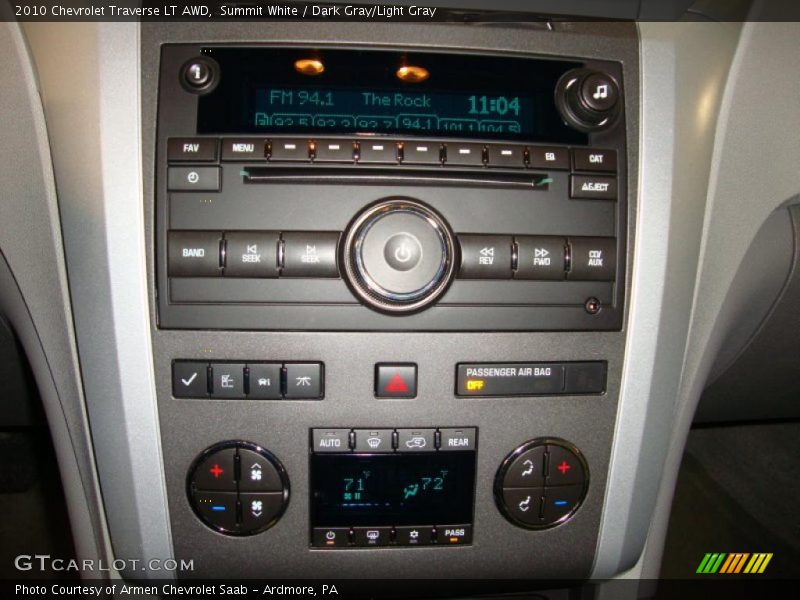 Summit White / Dark Gray/Light Gray 2010 Chevrolet Traverse LT AWD