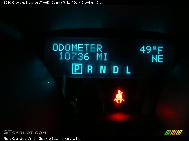 Summit White / Dark Gray/Light Gray 2010 Chevrolet Traverse LT AWD