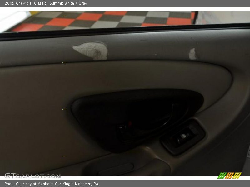 Summit White / Gray 2005 Chevrolet Classic