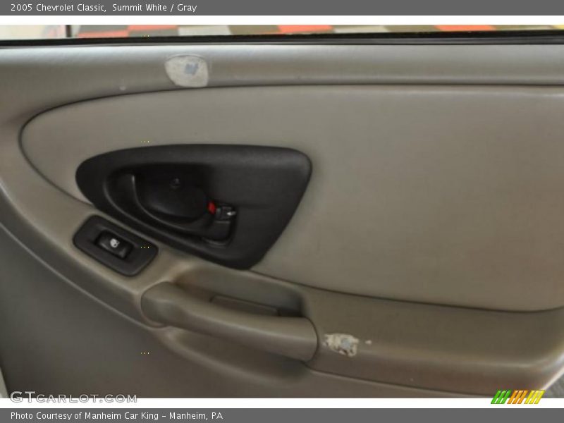 Summit White / Gray 2005 Chevrolet Classic